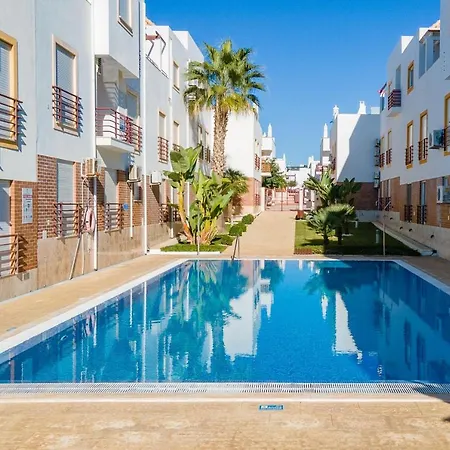 Authentic 2bdr W/pool By Lovelystay